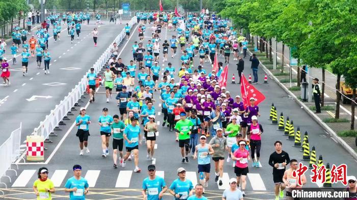 2024慈溪半程马拉松鸣枪开跑：以唐涂宋地魅力讲