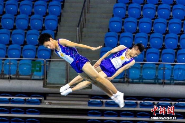 广州综合性体操馆举行十五运会蹦床模拟演练，