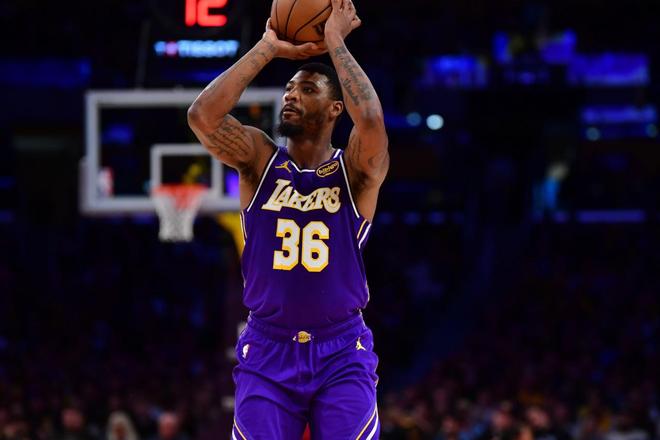 斯玛特+27正负值领跑湖人赢球关键