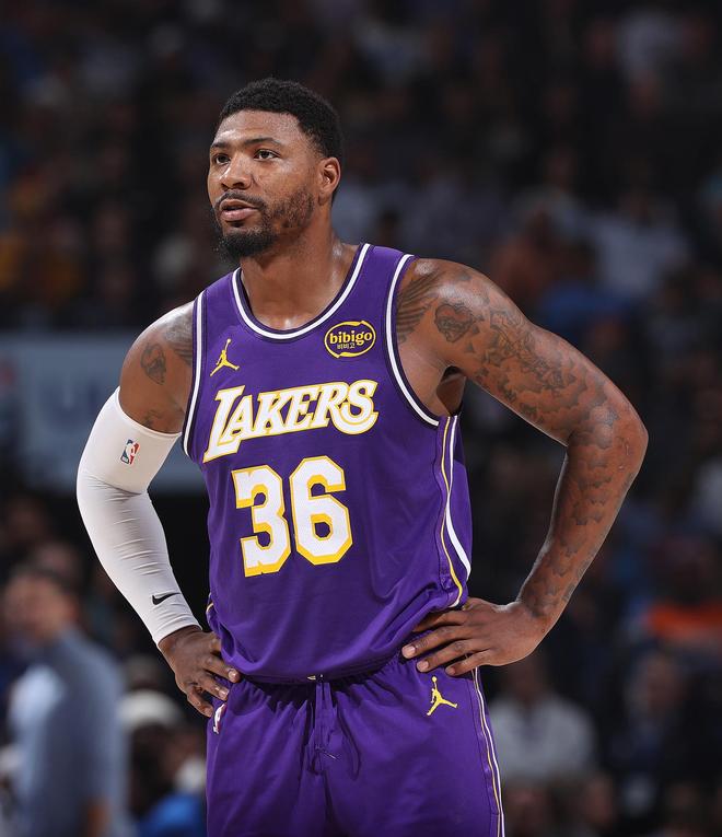 斯玛特+27正负值领跑湖人赢球关键