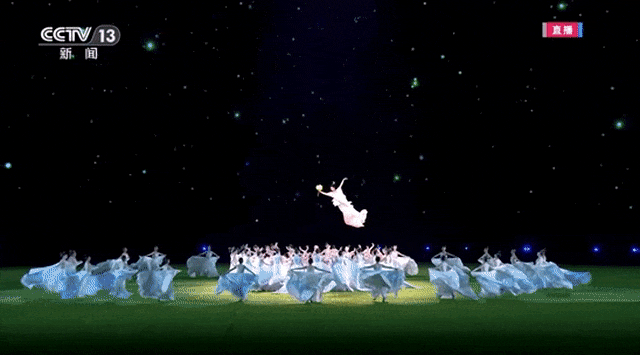 杭州亚运会闭幕式：记忆之花绽放 谢震业高举国