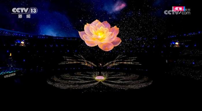 杭州亚运会闭幕式：记忆之花绽放 谢震业高举国
