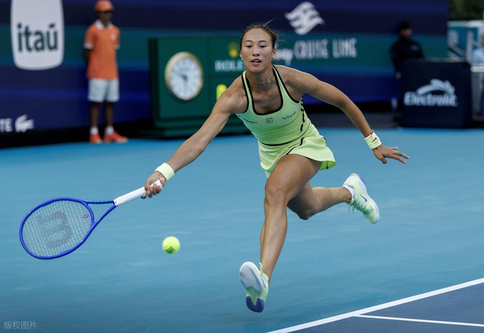 郑钦文硬地再败萨巴伦卡 红土胜绩暴露硬地突破