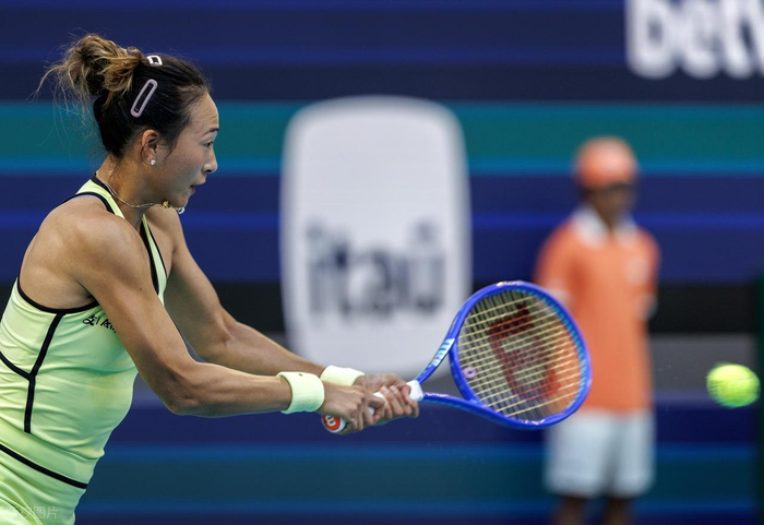 郑钦文硬地再败萨巴伦卡 红土胜绩暴露硬地突破