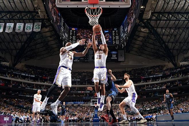 八村塁高效21+7助独行侠终结三连败，湖人两连败