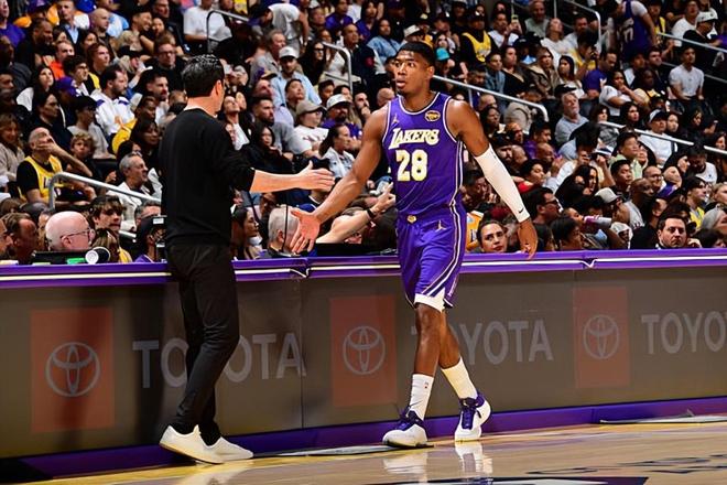 八村塁高效21+7助独行侠终结三连败，湖人两连败