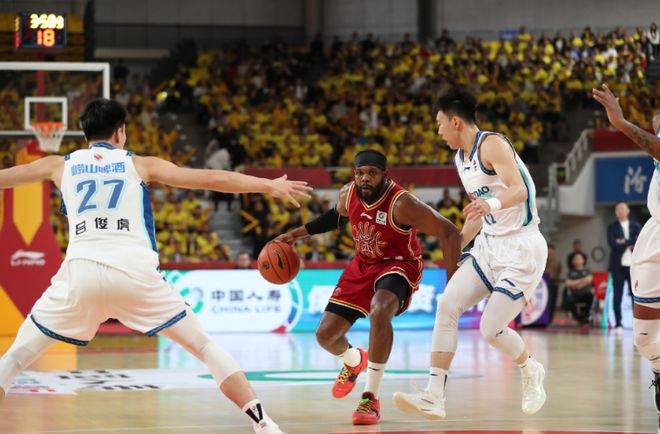 山西男篮总比分2-0横扫青岛晋级八强 奈特全能表