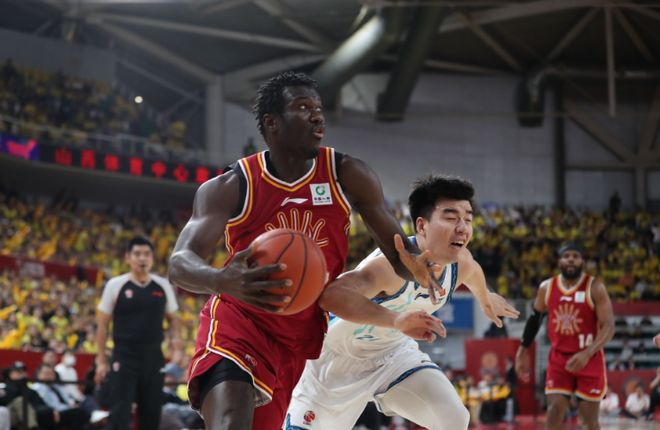 山西男篮总比分2-0横扫青岛晋级八强 奈特全能表